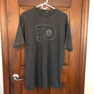 Men’s Flyer’s graphic tee